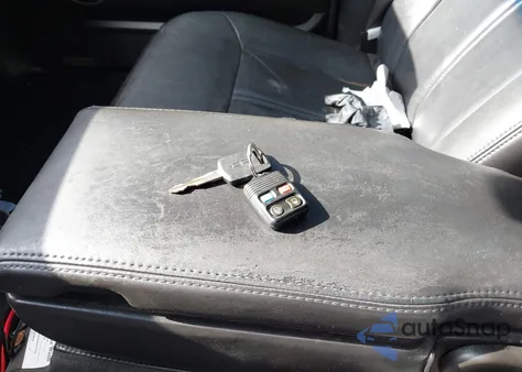 2011 Lincoln Town Car Executive L z USA, uszkodzony, nr VIN 2LNBL8EV5BX759049